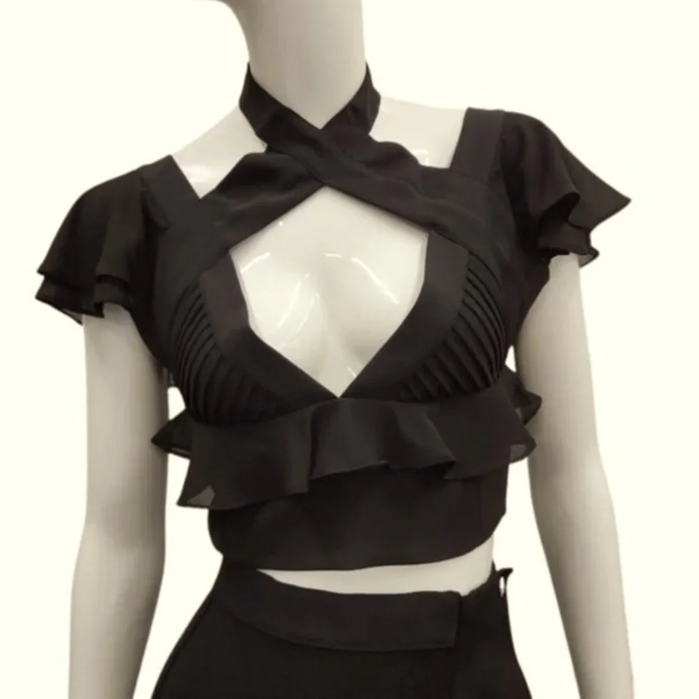 NASTY GAL black ruffled flutter sleeve criss cross halter crop top NWT - Picture 6 of 7